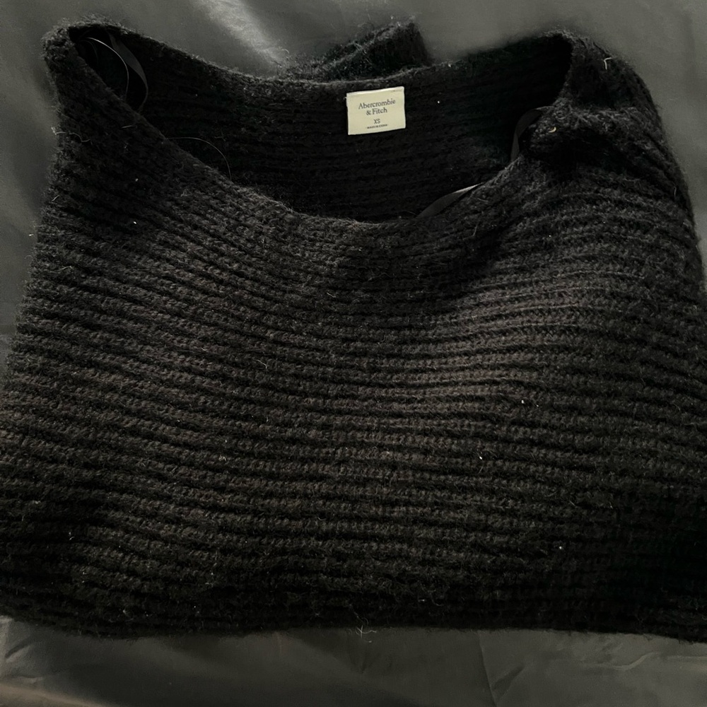 Abercrombie black women’s sweater